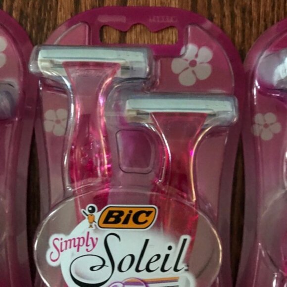 Lot of 3 Bic Simply Soleil 3 BLADE Disposable Razor 4ct PACK New Total 12 Razors - Picture 3 of 3